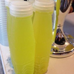 มีขายแบบเป็นขวดด้วย