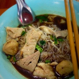 เล็ก น้ำตก