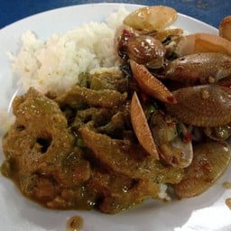 ข้าวแกงปักษ์ใต้ เมืองคร รสเด็ด ศูนย์อาหารกล้วยน้ำไท