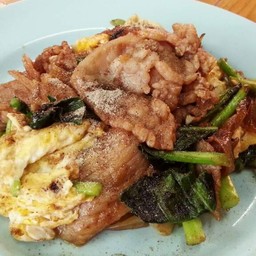 ราดหน้ายอดผักนายเคี้ยงเอมไพร์ ถนนบันเทิง สระบุรี