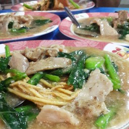 ไต๋ซือราดหน้ายอดผัก