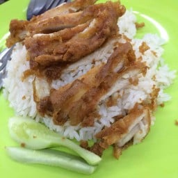 ข้าวมันไก่ 4 จ่า ตลาดห้วยขวาง หน้าแฟลต