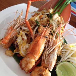 ผัดไทกุ้งสด 