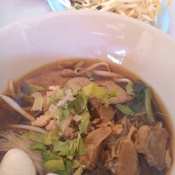 ก๋วยเตี๋ยวหมูตุ๋น หน้าเนติบัณฑิตยสภา