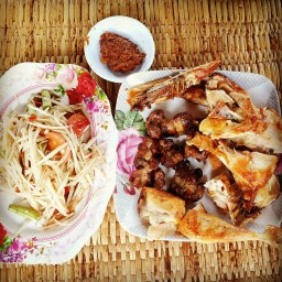 ไก่ย่างสองพี่น้อง