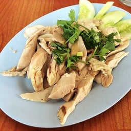 ข้าวมันไก่ ขนมจีน หน้าโรงพยาบาลใกล้หมอ