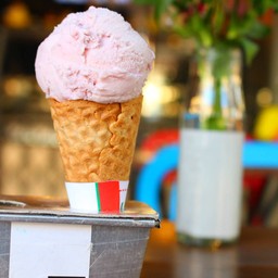 ไอศกรีมรส Yogurt Blueberry (49 บาท)