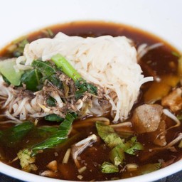 เส้นเล็กน้ำตกหมู (40.-)