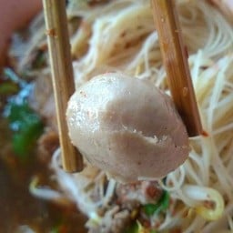 ลูกชิ้น ไม่รู้รับมาจากไหน? หรือว่าทำเอง แต่อร่อย