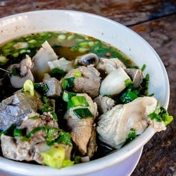 ต้มแซ่บกระดูกหมูใส่เครื่องใน..70B