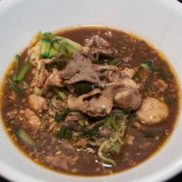 บะหมี่หมูน้ำตก (35.-)