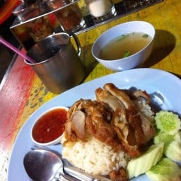 ข้าวมันไก่ห้าดาว แยกพลับพลาชัย