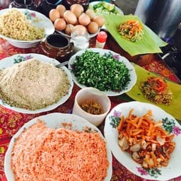 ก๋วยเตี๋ยวไทยป้าแหวง