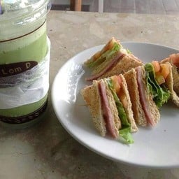 R Lom D Coffee and Cafe'