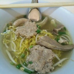 เส้นหมี่เหลือง