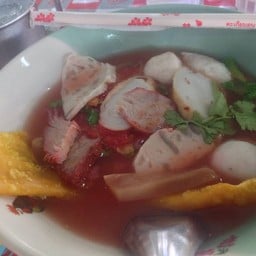 ก๋วยเตี๋ยวสี่แยก ข้างหลังเทศบาลหาดใหญ่