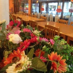 บรรยากาศส่วนหนึ่งค่ะ มีดอกไม้สดชื่นๆ