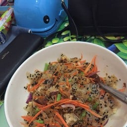 ยำข้าวเกรียบสองนารีเจ้าเก่า