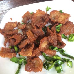 หมูทอดใบมะกรูด