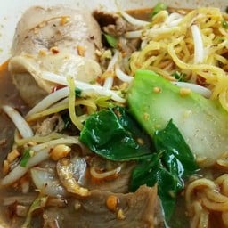 ก๋วยเตี๋ยวเนื้อ/ไก่  ฮาลาล ๙ยกซด -เทพารักษ์ 98 (เปิดเสาร์-อาทิตย์)