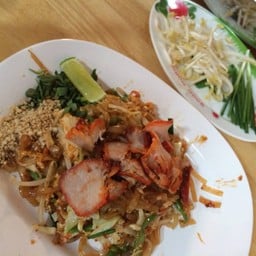 ผัดไทยราดหน้าสามกษัตริย์
