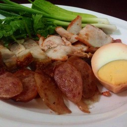 หมูแดงเปล่า ๆ 40 บาท