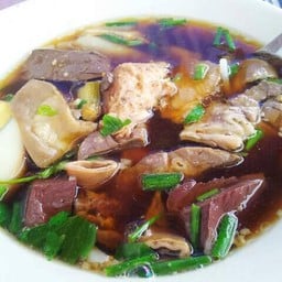 ก๋วยจั๊ปตรงข้ามธิดาส้มตำ