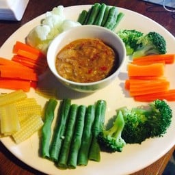 น้ำพริกกุ้งสดผักลวก