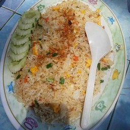 ข้าวผัดปู มาตรฐาน จืดๆ หน้าตาดี ให้พริกน้ำปลาน้อยเว่อร์ (130)
