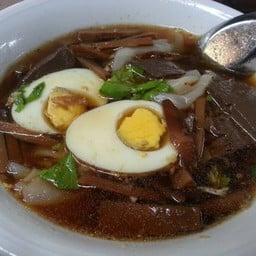 ป้าเสาร์ ขนมจีน ก๋วยจั๊บเส้นก๋วยเตี๋ยว