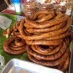 ไส้อั่วคุณอำพร ตลาดสดอัศวิน