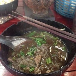 ก๋วยเตี๋ยวเรือเพื่อชีวิต
