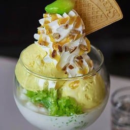MANGO STICKY RICE IN COCONUT SHAKE 