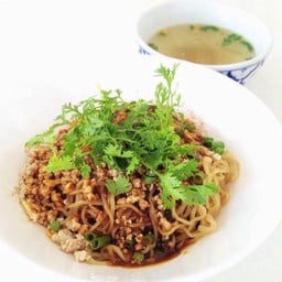 บะหมี่เกี๊ยวแห้งหมูสับ+น้ำซุป  อร่อยยยยย^^