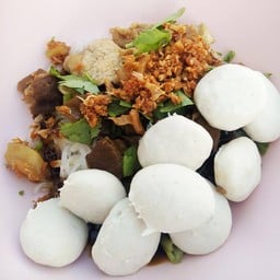 เจ๊เกียว หมูตุ๋นมหาชน