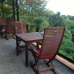 มีด้านนอกให้นั่งชมวิว