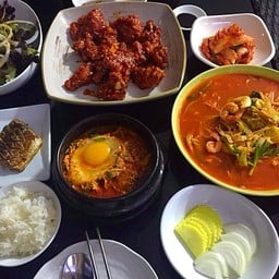 เต็มโต๊ะเลยอ่ะ ให่ทายว่าสั่งกี่อย่าง