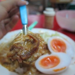แกงกะหรี่เนื้อ + ไข่ต้มยางมะตูม (50.-)