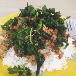 กระเพรากรอบหมูสับ