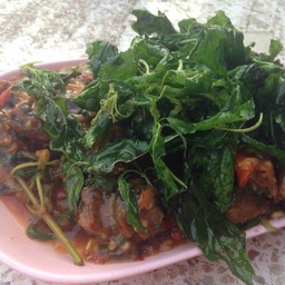 กระเพราไข่เยี่ยวม้า