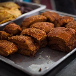 หมูกรอบ