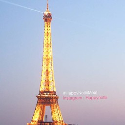 วิวสวยๆตอนพระอาทิตย์ตกใหม่ๆ ถ่ายจากมุมโต๊ะแบบซูมค่ะ by #HappyNottiiMeal