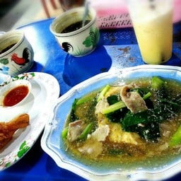 ราดหน้ายอดผักนายเคี้ยงเอ็มไพร์ ปากซอยชินเขต 1