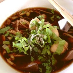 ก๋วยเตี๋ยวหมูหน่อกะลา เกาะเกร็ด