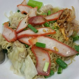 บะหมี่เกี๊ยวหมูแดง ผักเยอะ