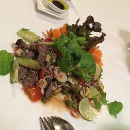 ยำเนื้อย่าง