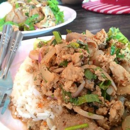 ข้าวราดลาบเนื้อนุ่ม.