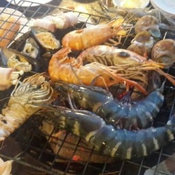 ทางร้าน มี กุ้งลายเสือให้เป็นไฮไลของวัน