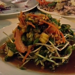 บ้านชายน้ำ