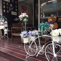 Rainy Cafe